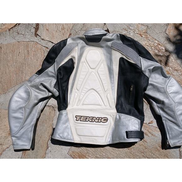 Teknic Violator Motorcycle Jacket Sz M / L Leather Silver Black White Sliders - Picture 5 of 16